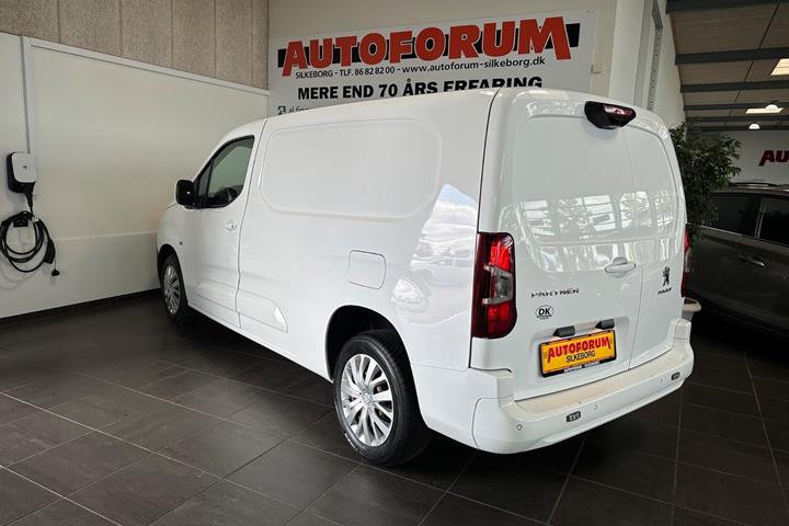 Hvid Peugeot Partner fra 2020