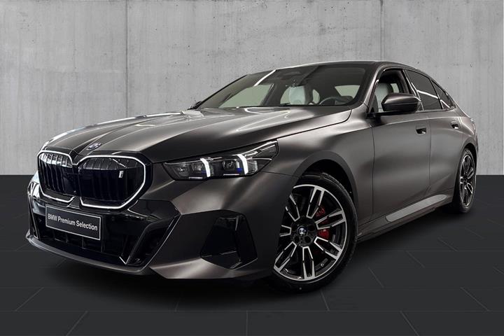 Sort BMW i5 fra 2026