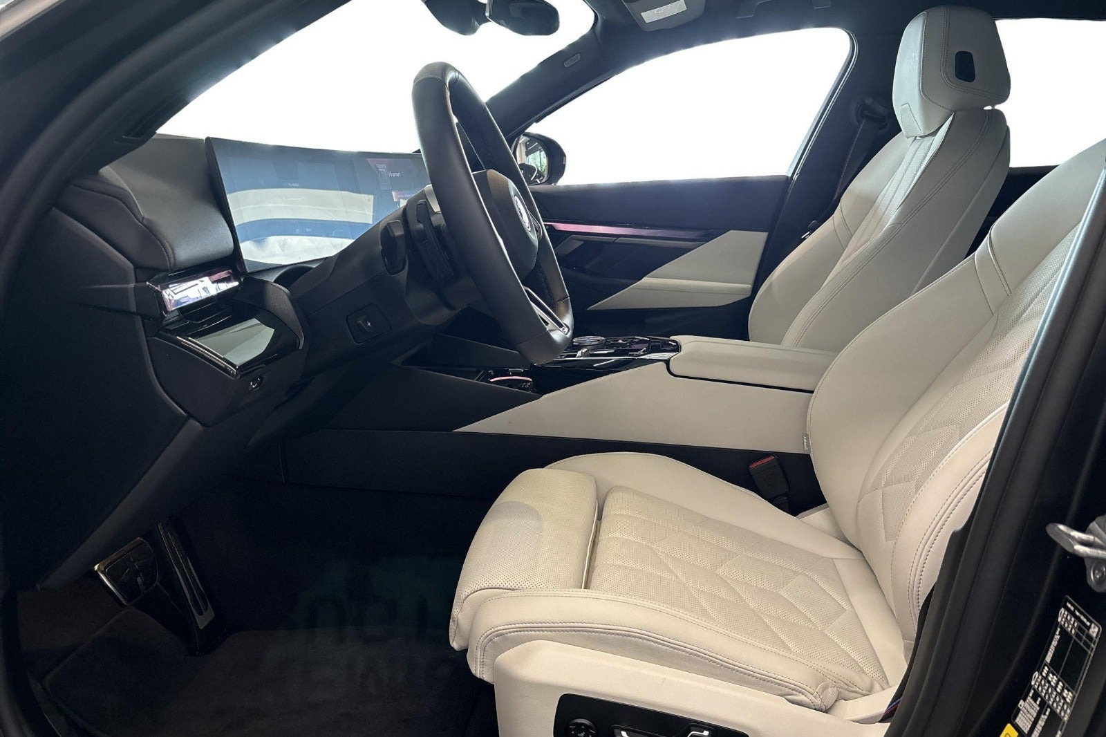 Sort BMW i5 fra 2026