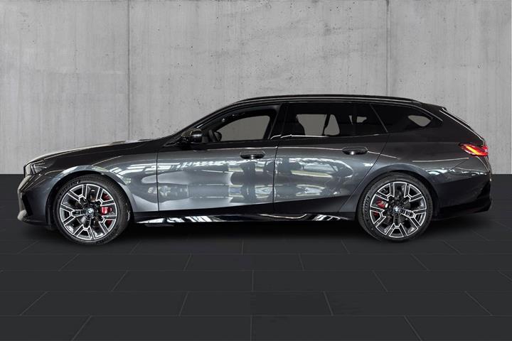 Grå BMW i5 fra 2026