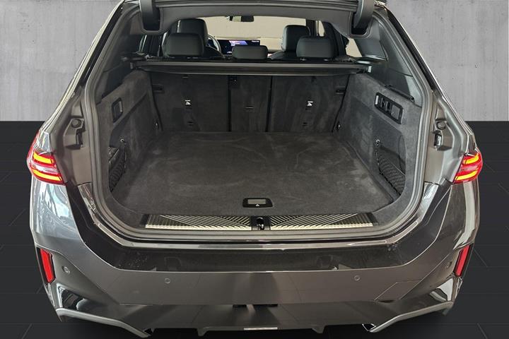 Grå BMW i5 fra 2026