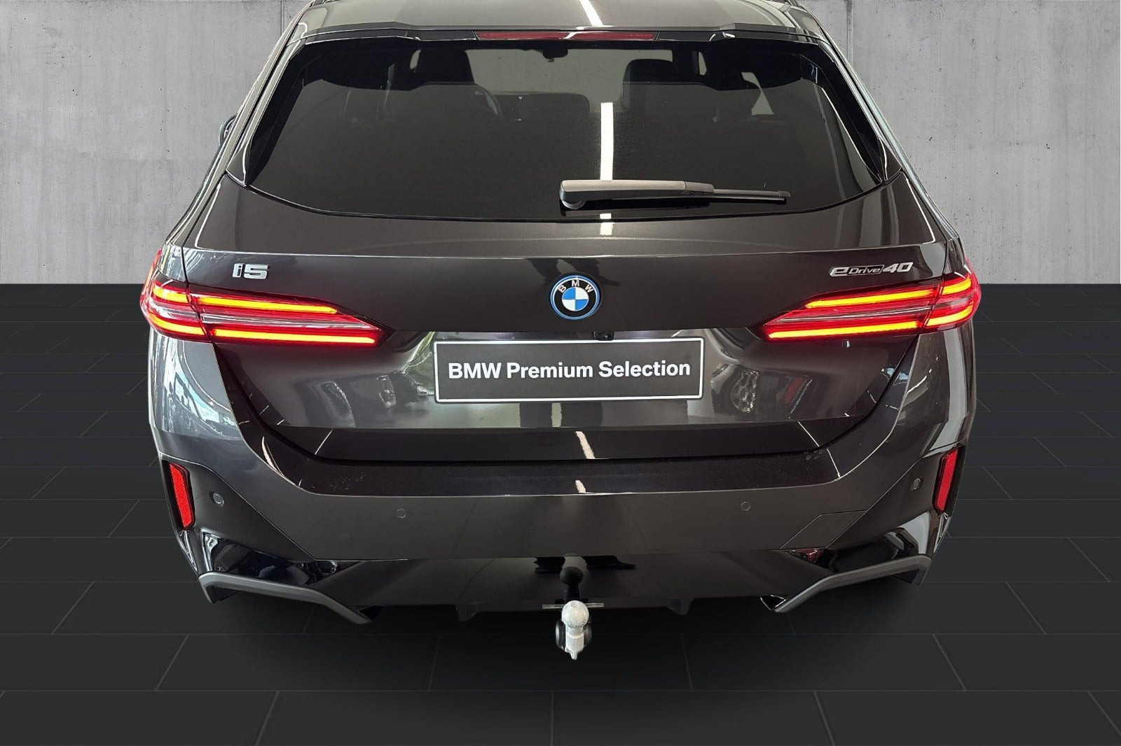 Grå BMW i5 fra 2026