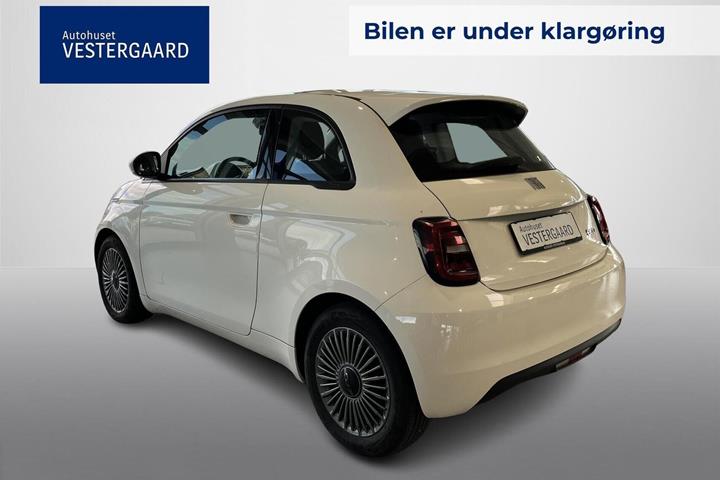 Hvid Fiat 500e fra 2022