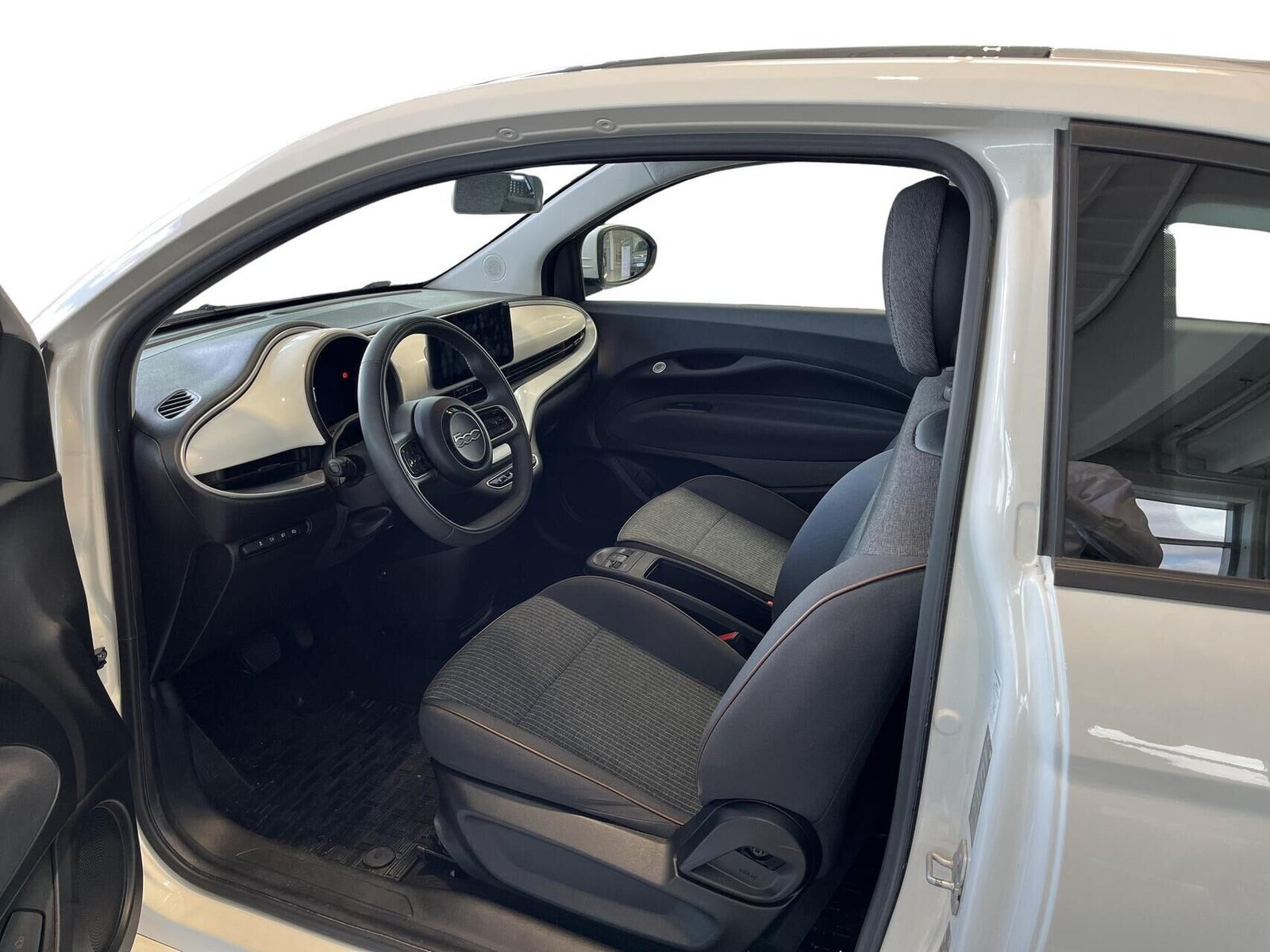 Hvid Fiat 500e fra 2022