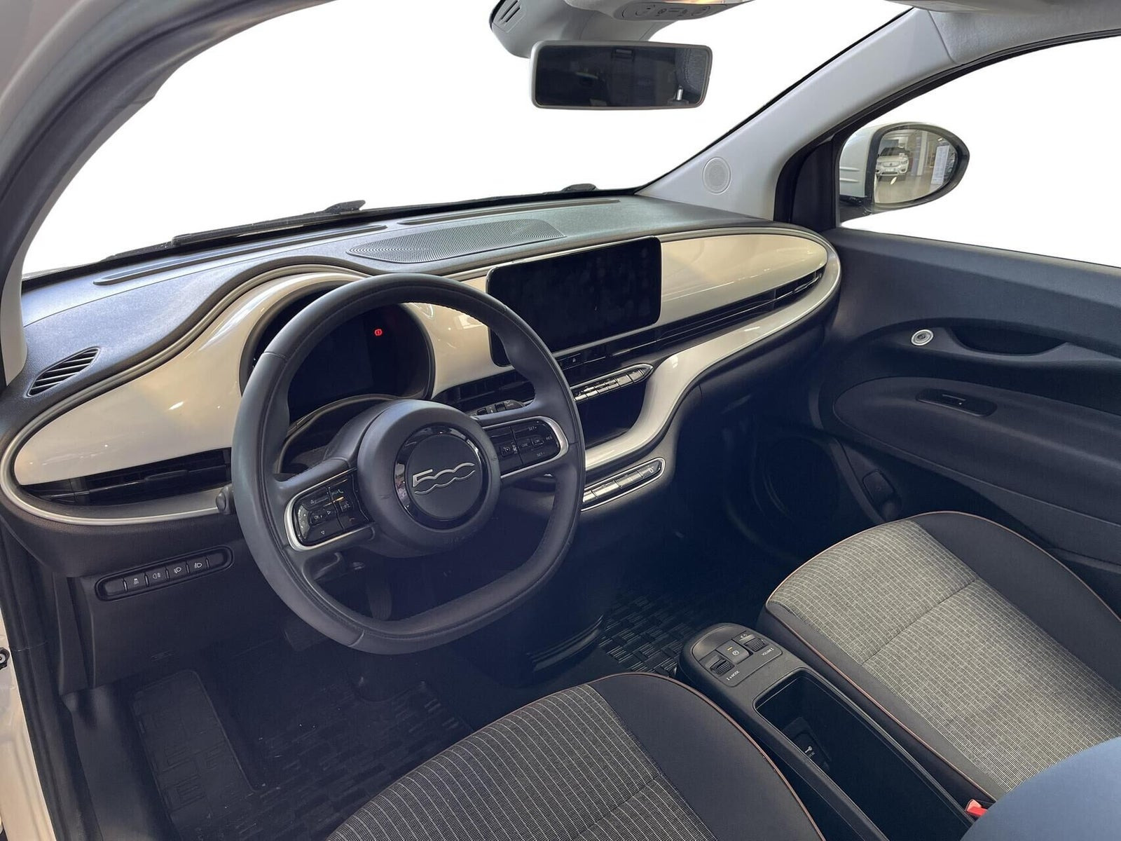 Hvid Fiat 500e fra 2022