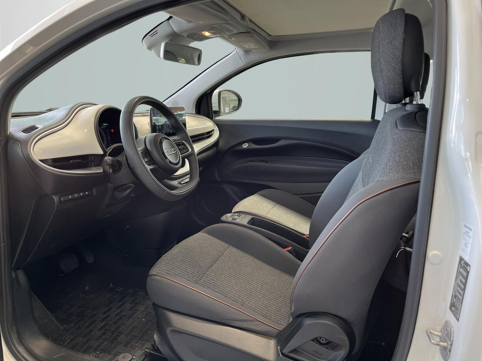 Hvid Fiat 500e fra 2022