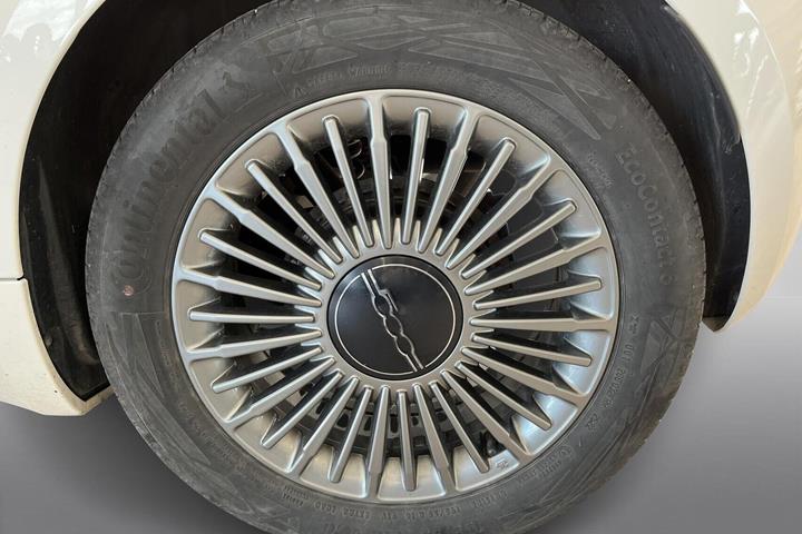 Hvid Fiat 500e fra 2022