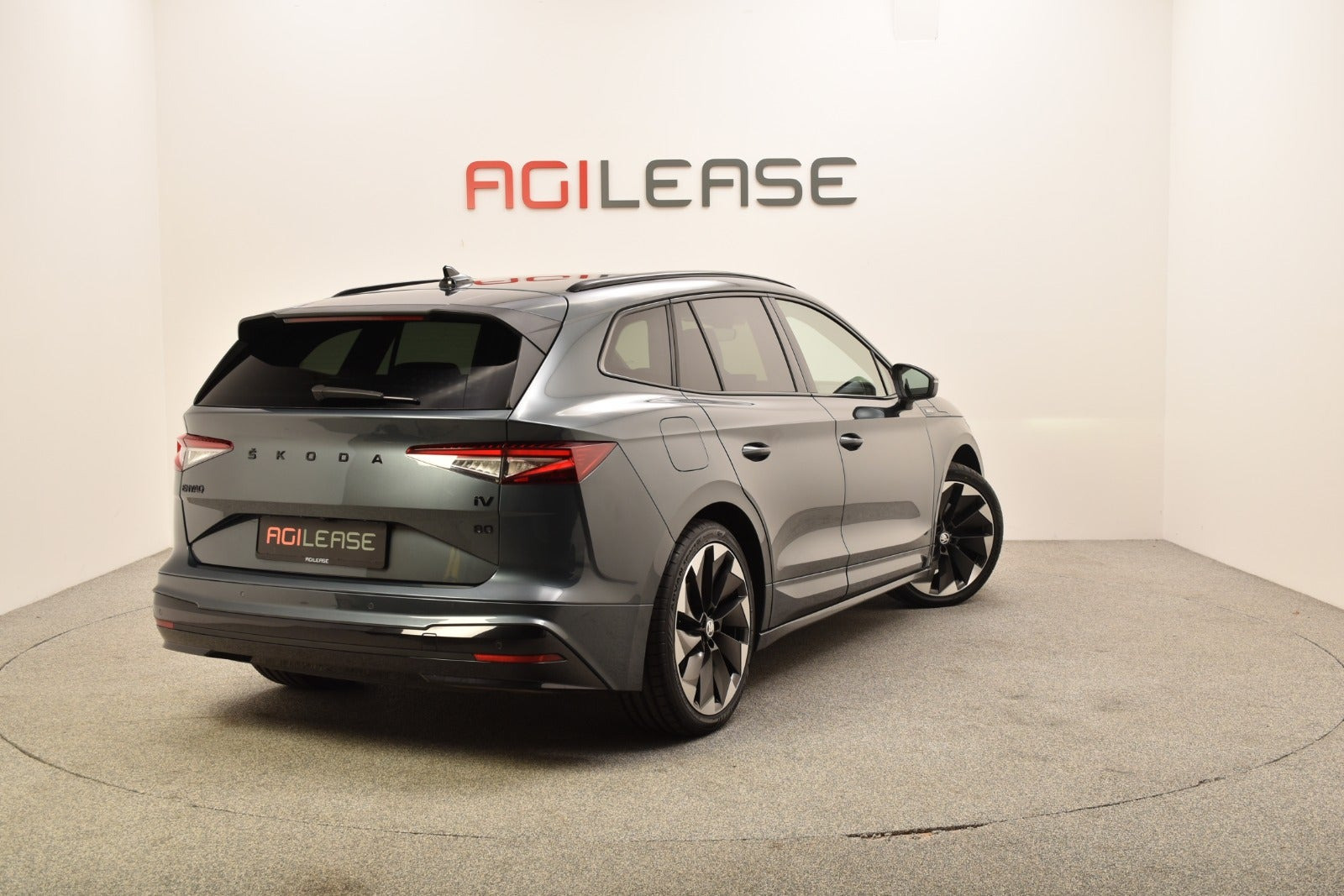 Grå Skoda Enyaq fra 2022