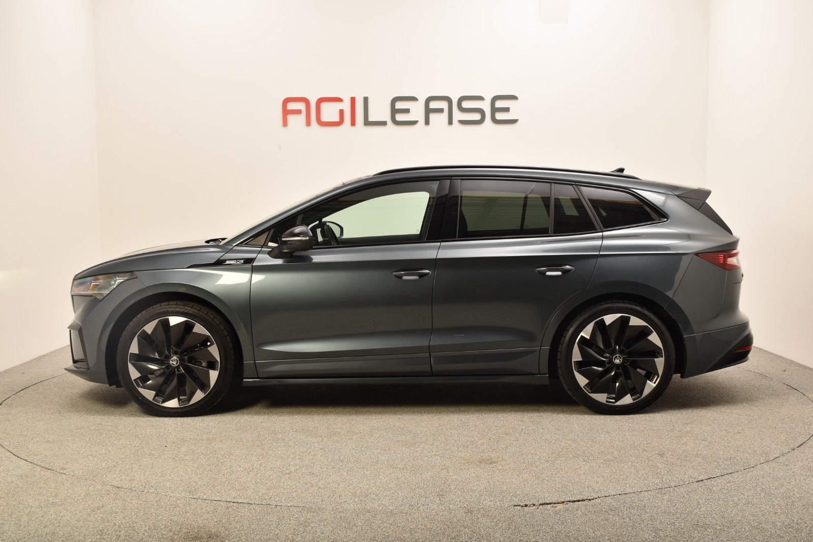 Grå Skoda Enyaq fra 2022