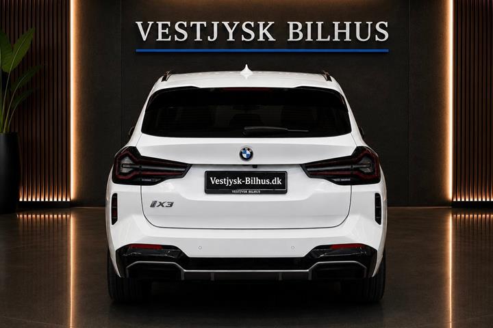 Hvid BMW iX3 fra 2022