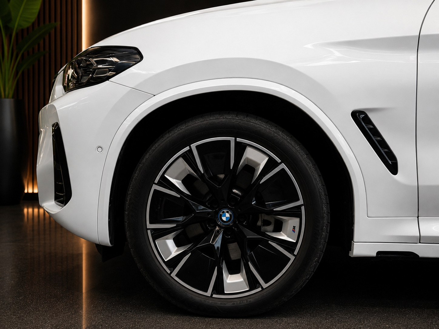 Hvid BMW iX3 fra 2022