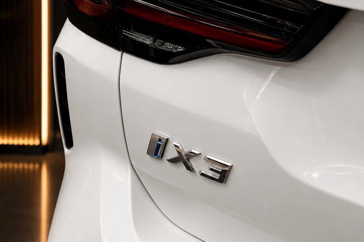 Hvid BMW iX3 fra 2022
