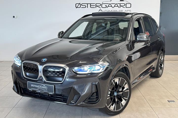 Grå BMW iX3 fra 2025