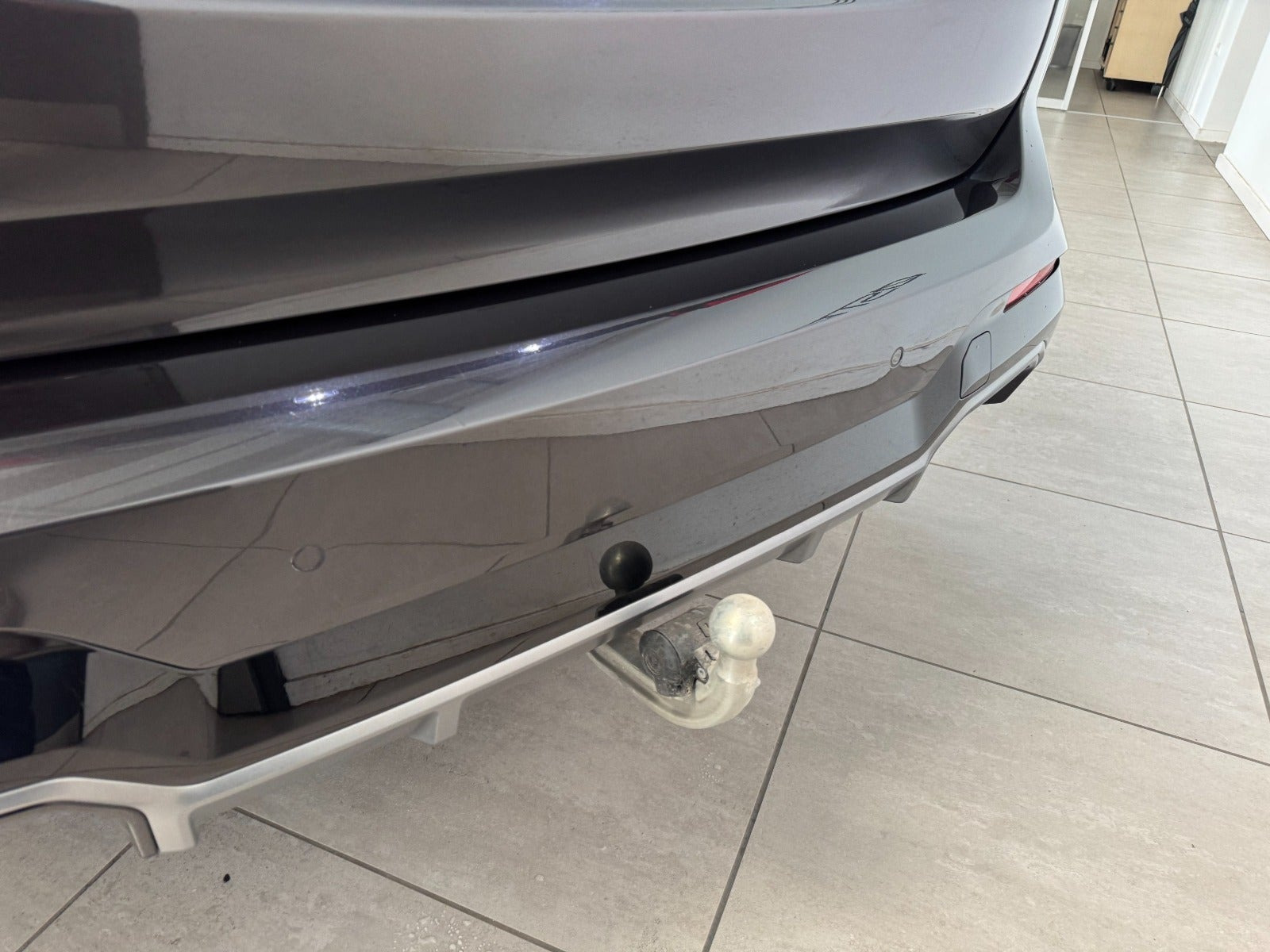 Grå BMW iX3 fra 2025
