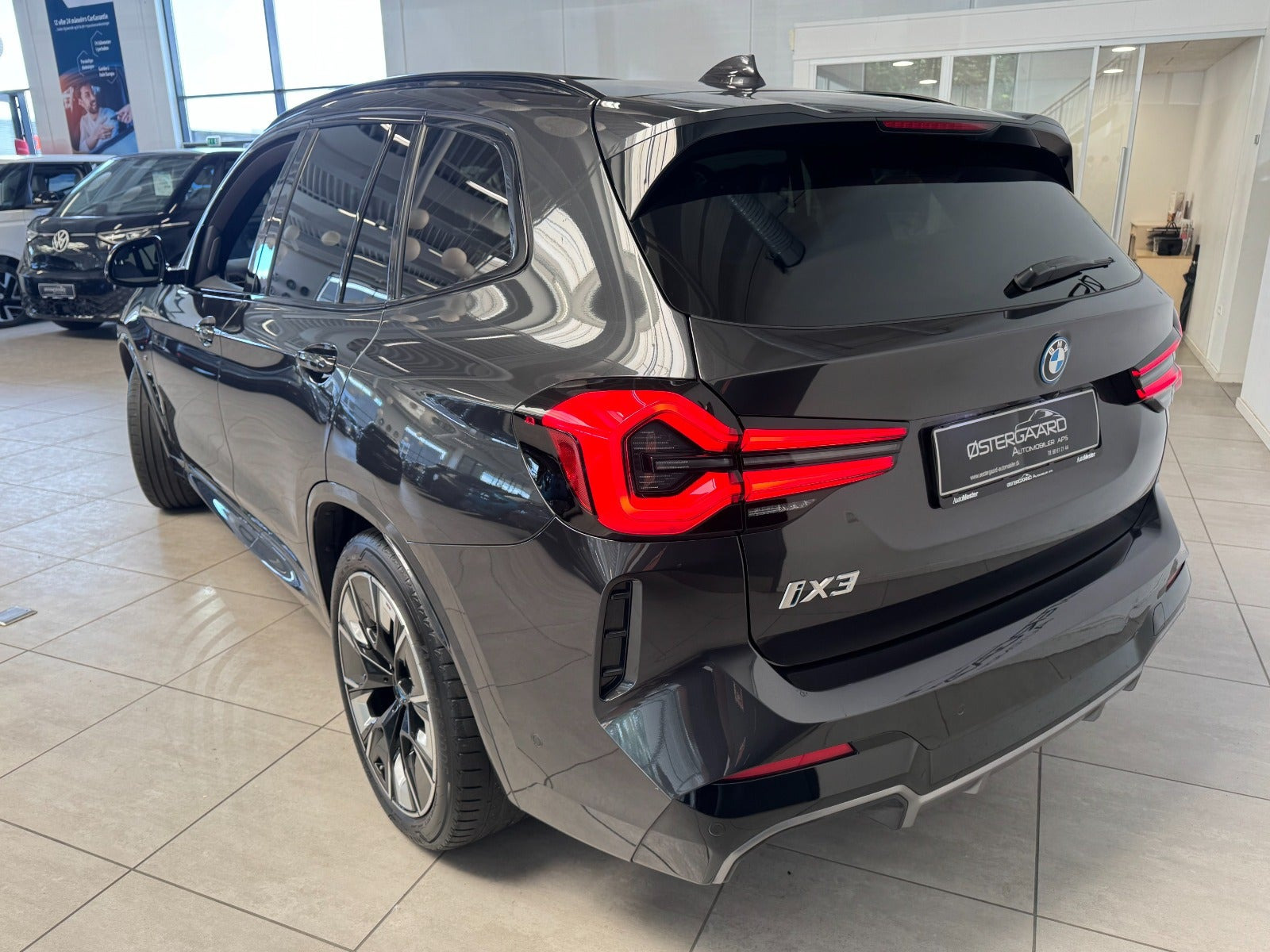 Grå BMW iX3 fra 2024