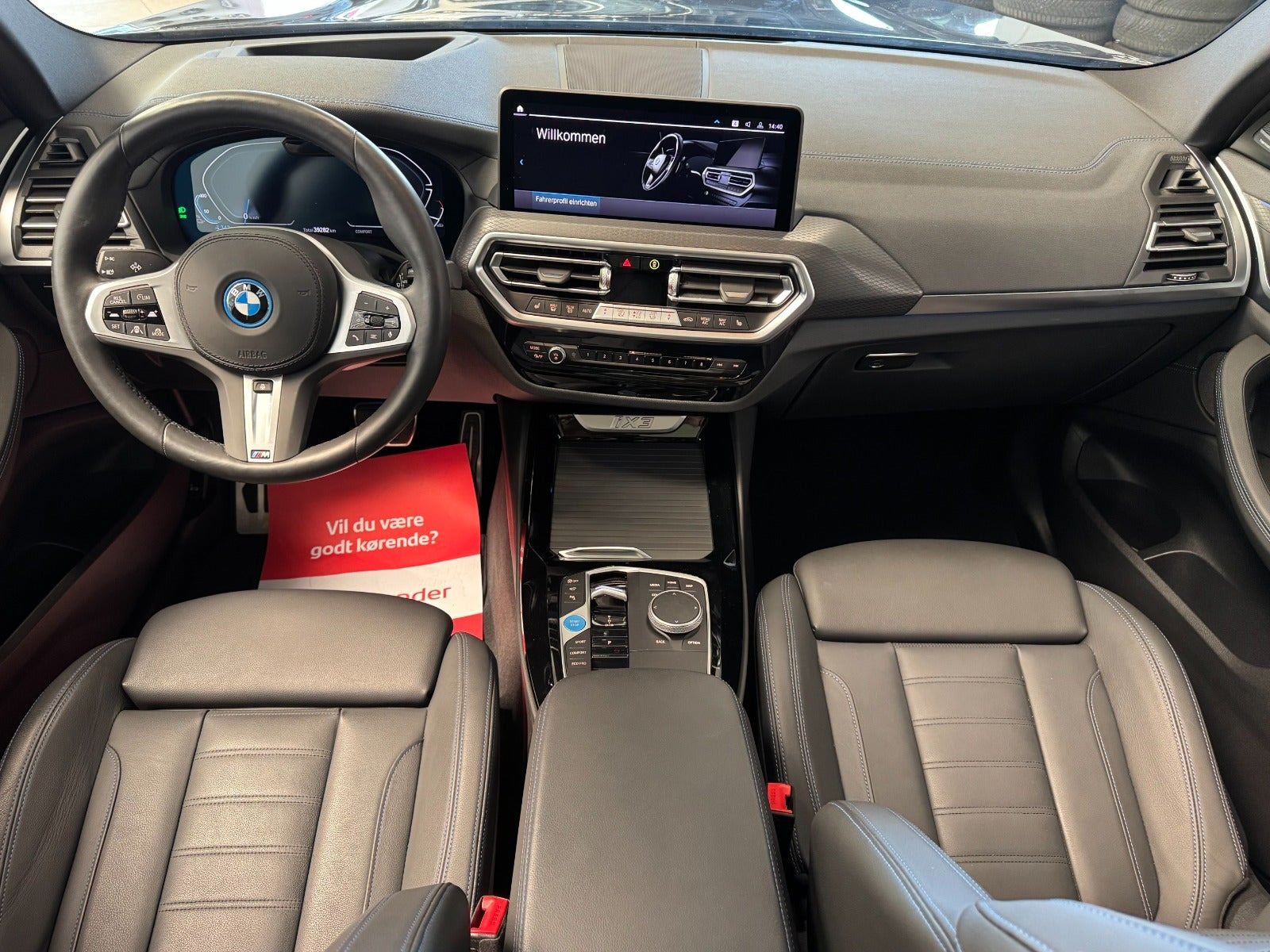 Grå BMW iX3 fra 2024