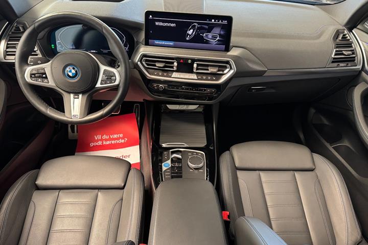 Grå BMW iX3 fra 2024