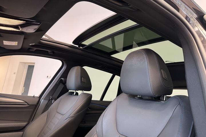 Grå BMW iX3 fra 2024