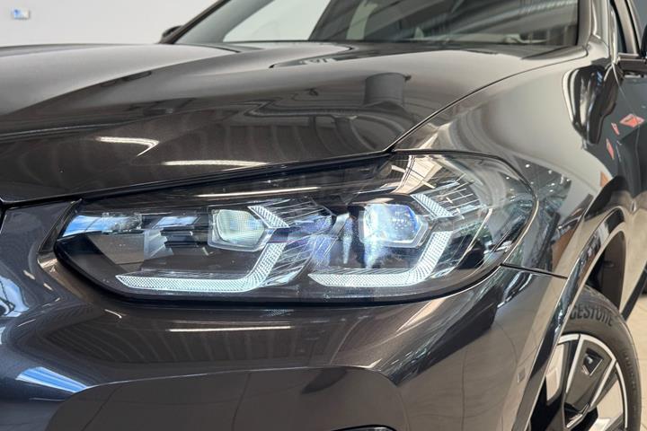 Grå BMW iX3 fra 2024