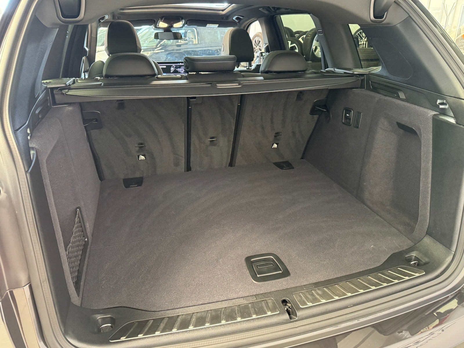 Grå BMW iX3 fra 2024