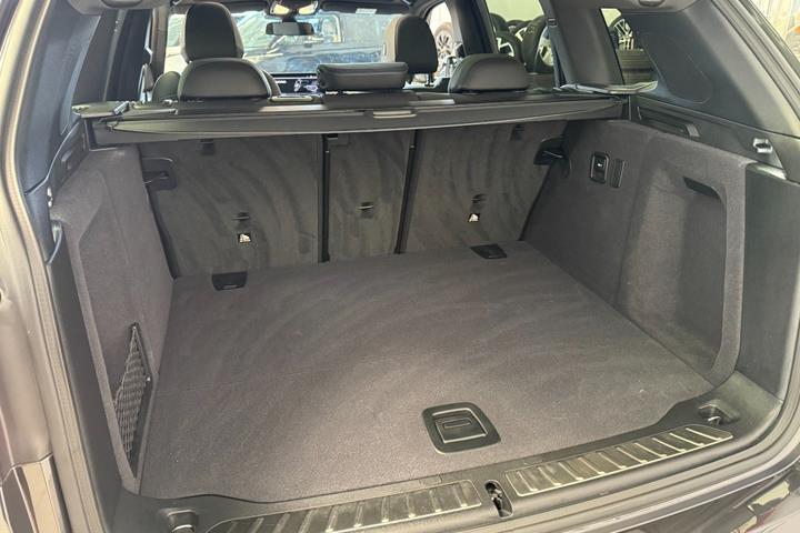 Grå BMW iX3 fra 2024