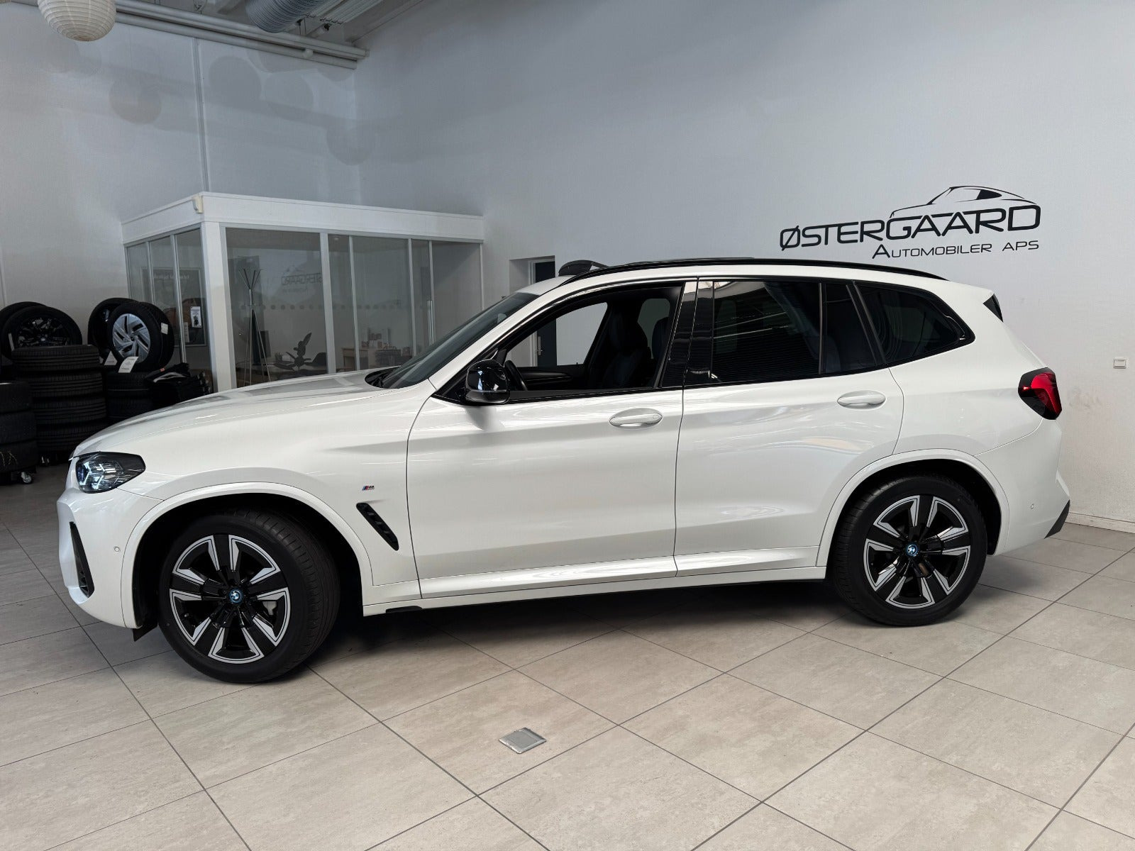 Hvid BMW iX3 fra 2024