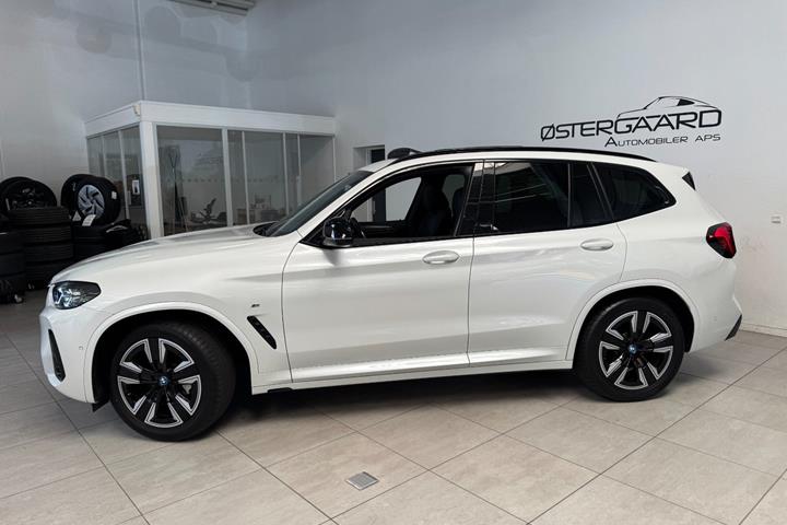 Hvid BMW iX3 fra 2024