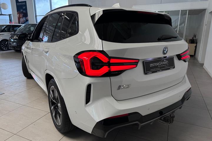 Hvid BMW iX3 fra 2024