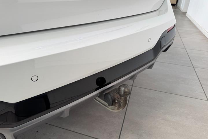 Hvid BMW iX3 fra 2024