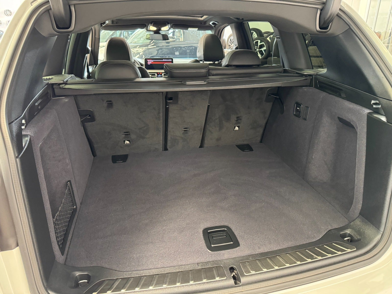 Hvid BMW iX3 fra 2024