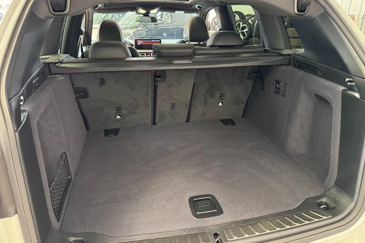 Hvid BMW iX3 fra 2024