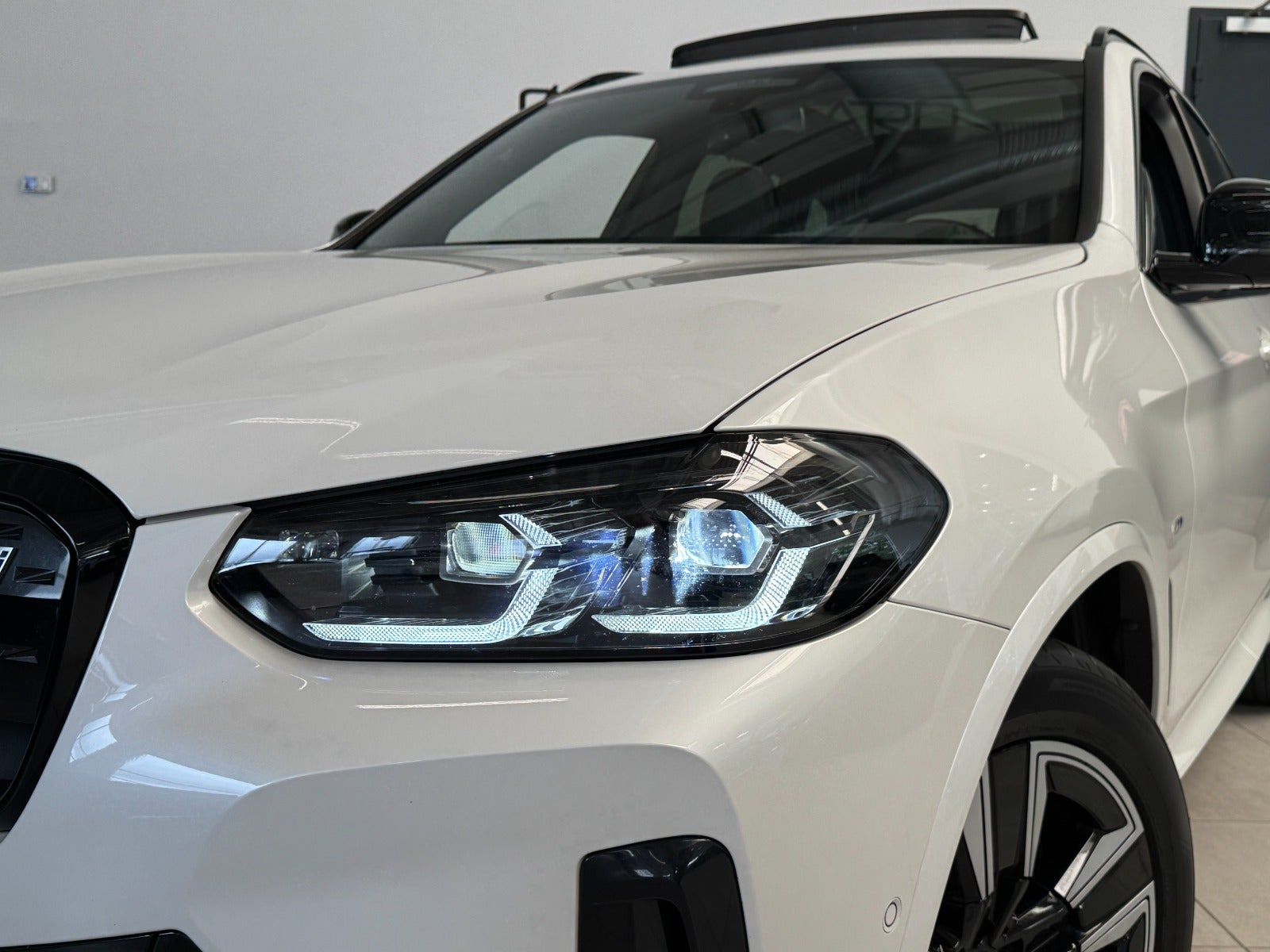 Hvid BMW iX3 fra 2024
