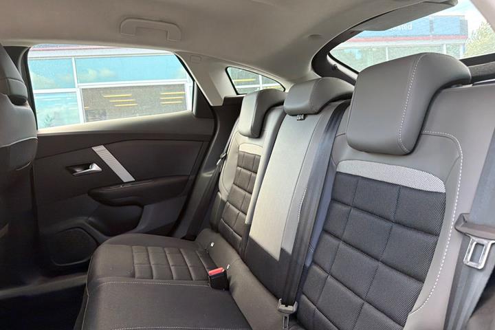 Grå Citroën ë-C4 fra 2025