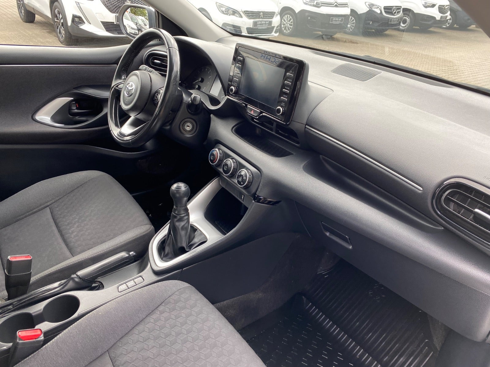 Hvid Toyota Yaris fra 2023
