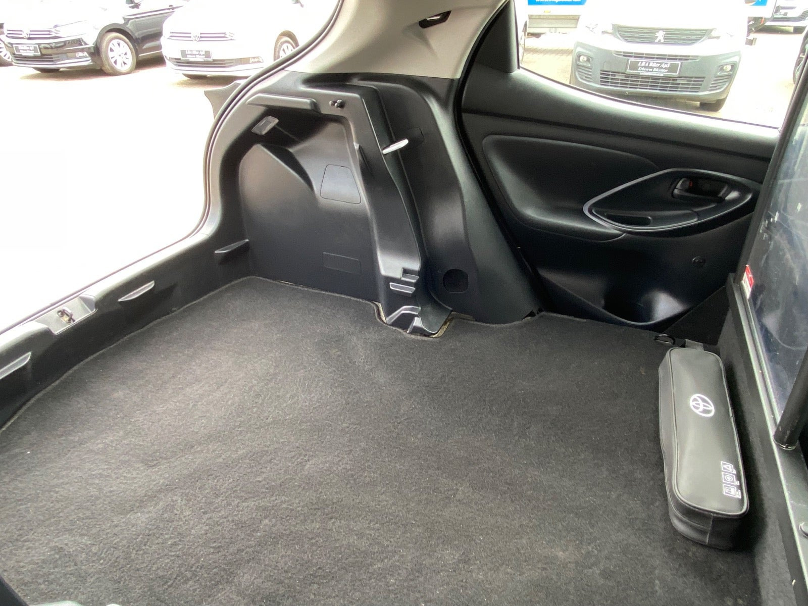Hvid Toyota Yaris fra 2023