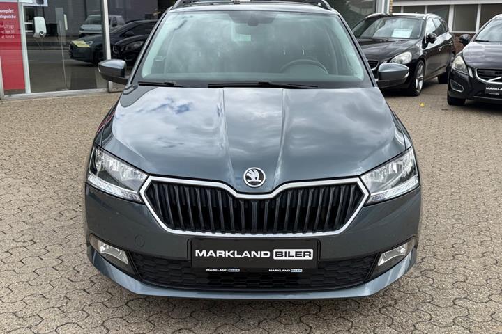 Grå Skoda Fabia fra 2022