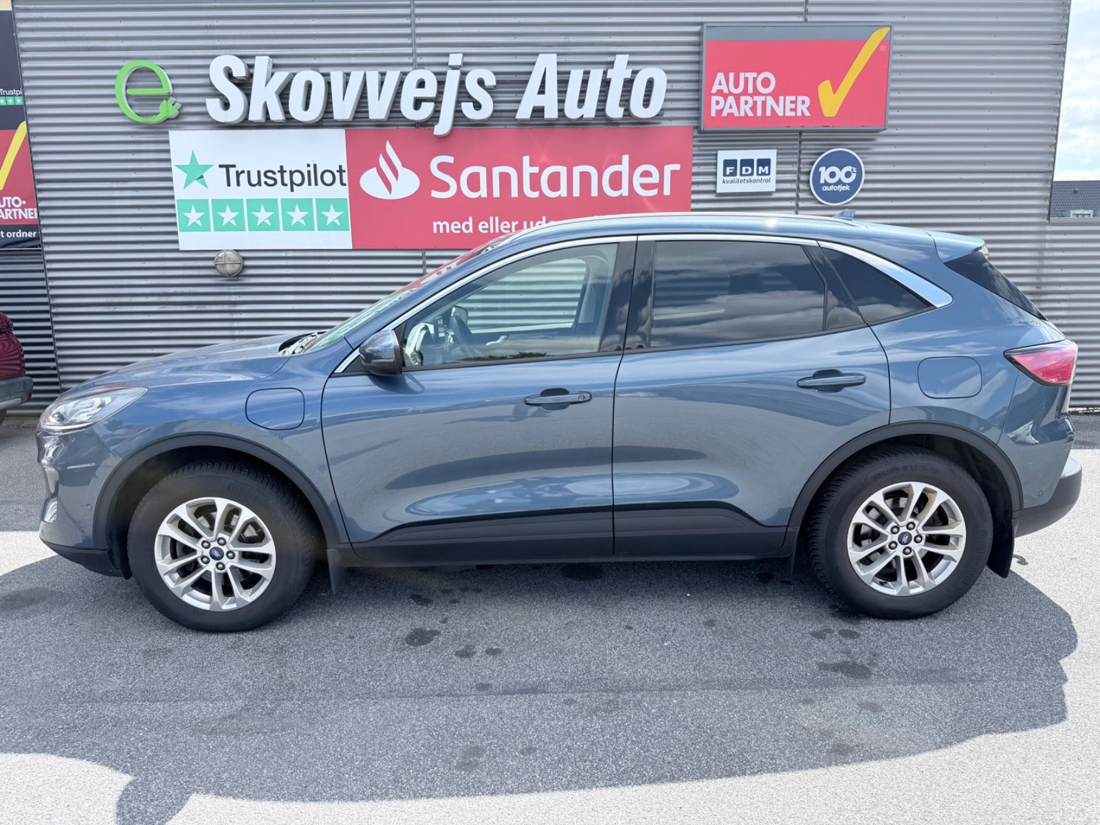 Blå Ford Kuga fra 2021