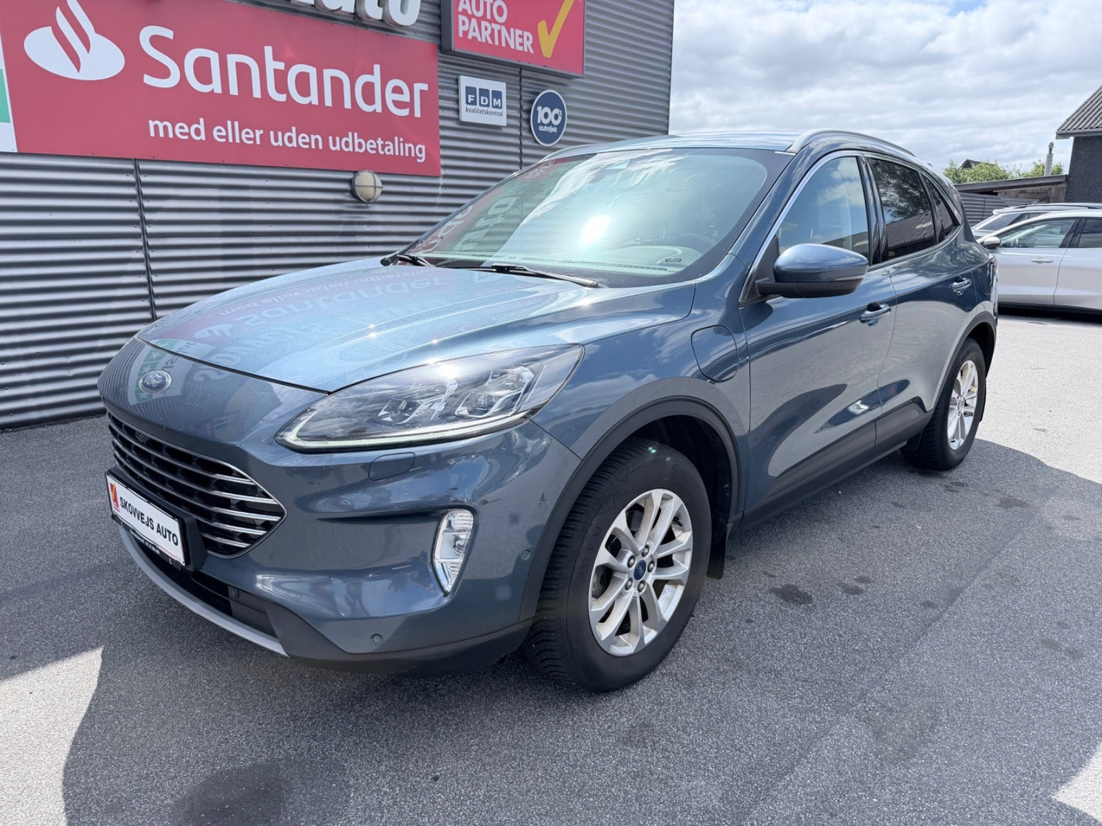 Blå Ford Kuga fra 2021