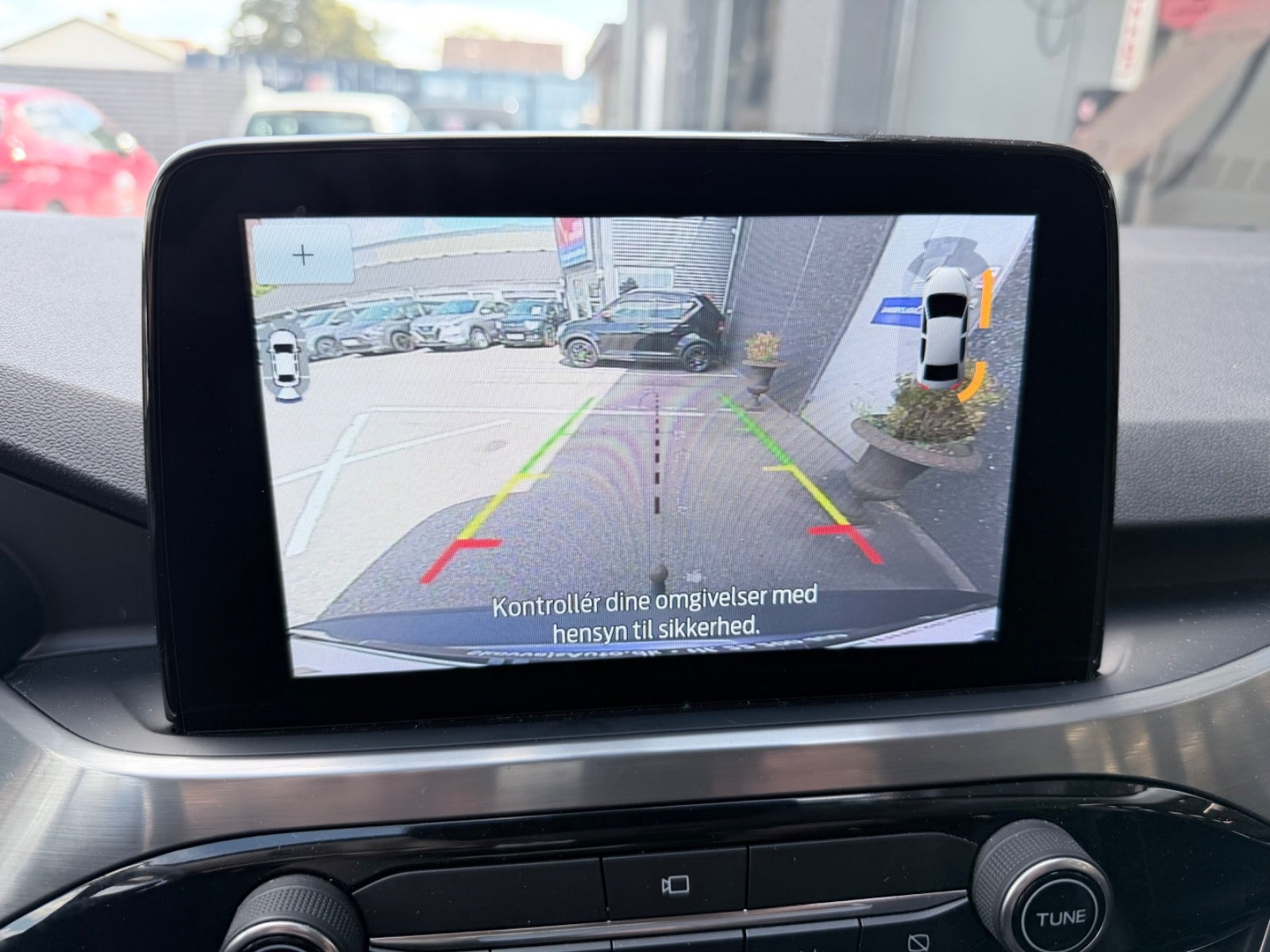 Blå Ford Kuga fra 2021