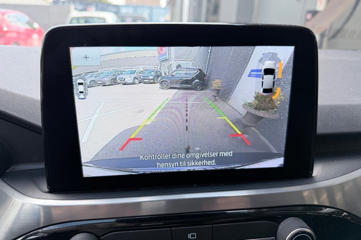 Blå Ford Kuga fra 2021