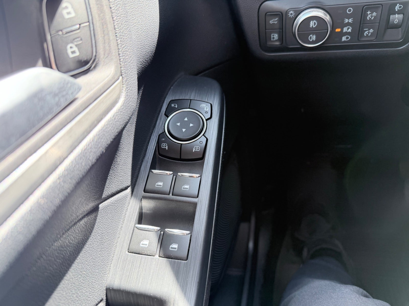 Blå Ford Kuga fra 2021