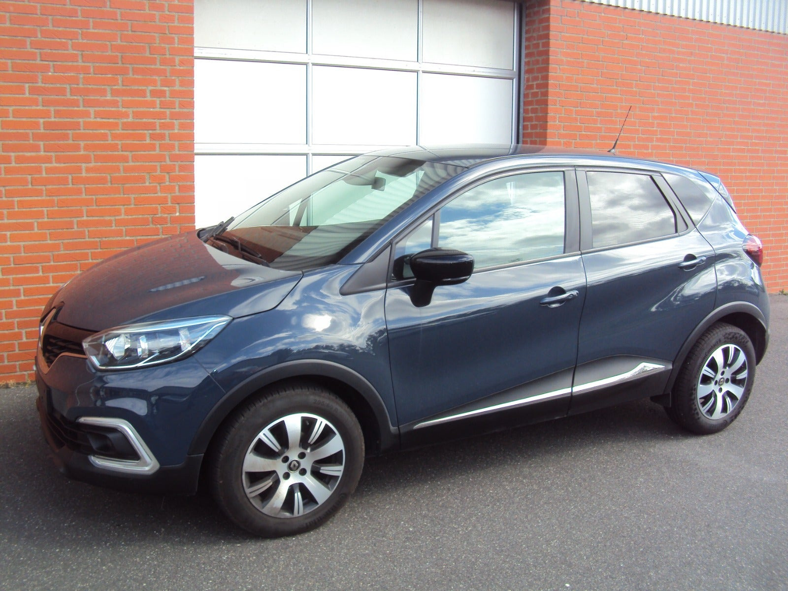 Blå Renault Captur fra 2019