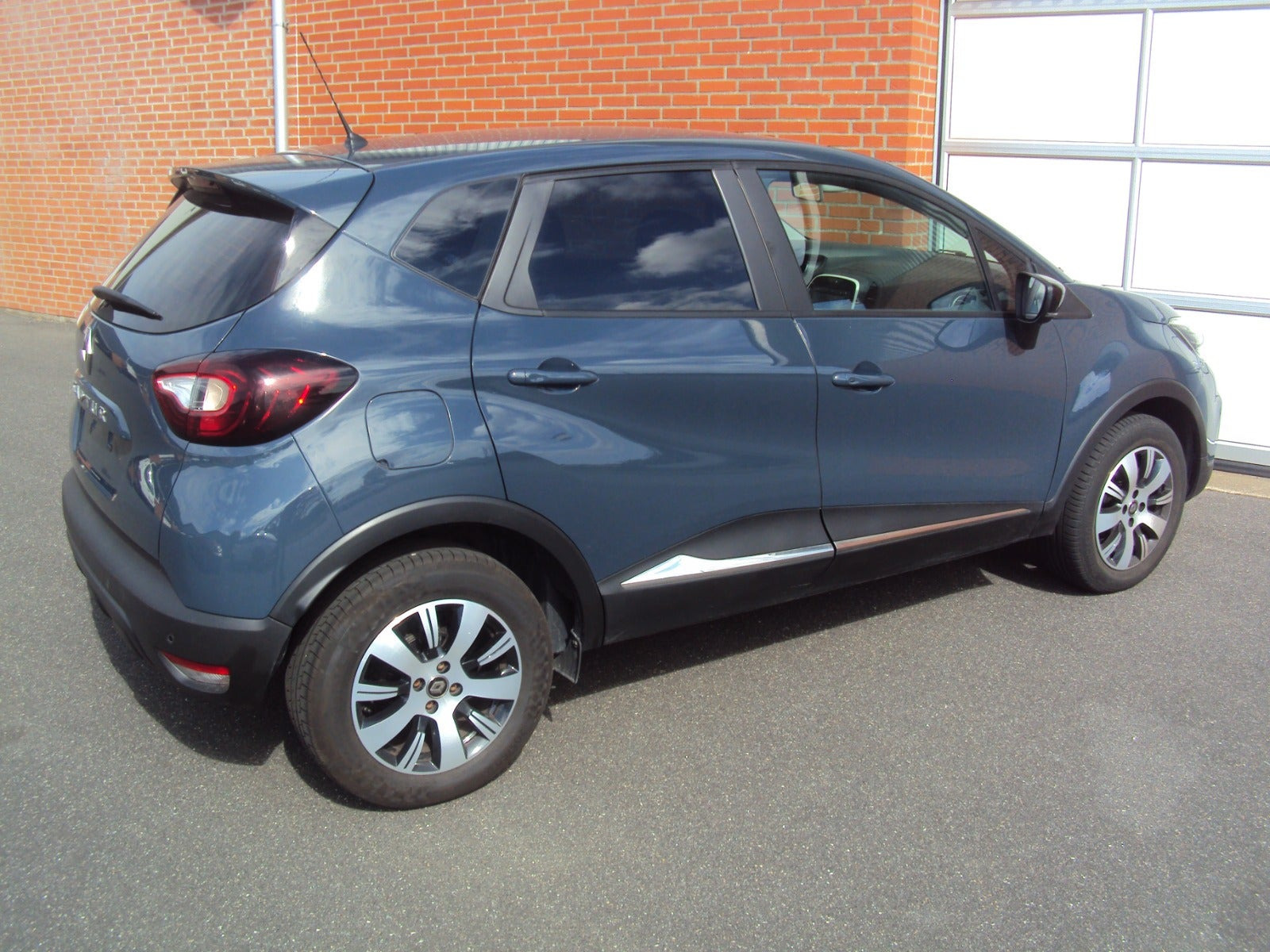 Blå Renault Captur fra 2019