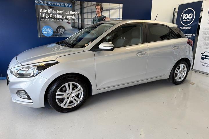 Sølv Hyundai i20 fra 2018
