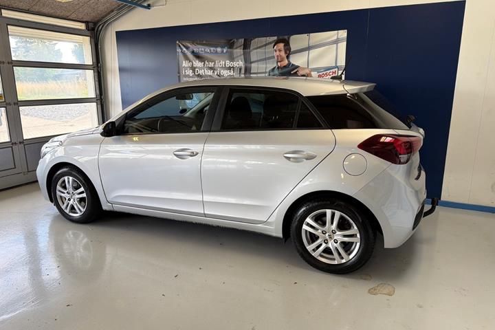 Sølv Hyundai i20 fra 2018