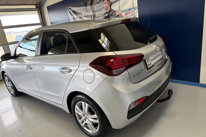 Sølv Hyundai i20 fra 2018