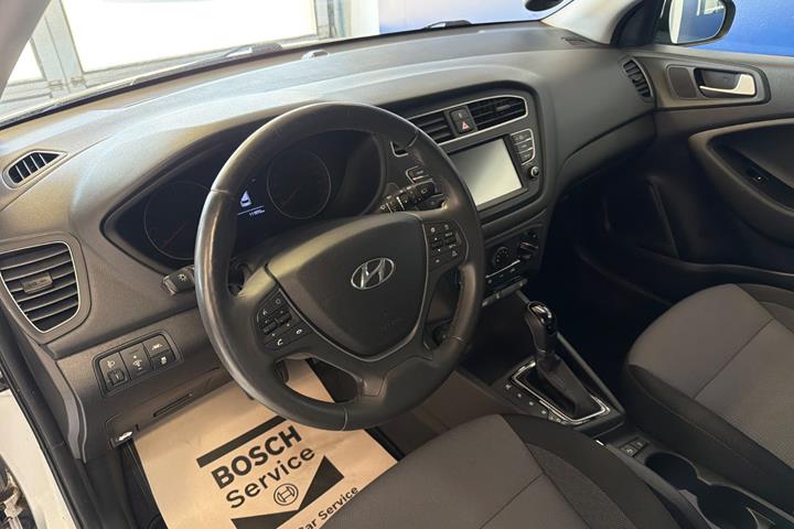 Sølv Hyundai i20 fra 2018