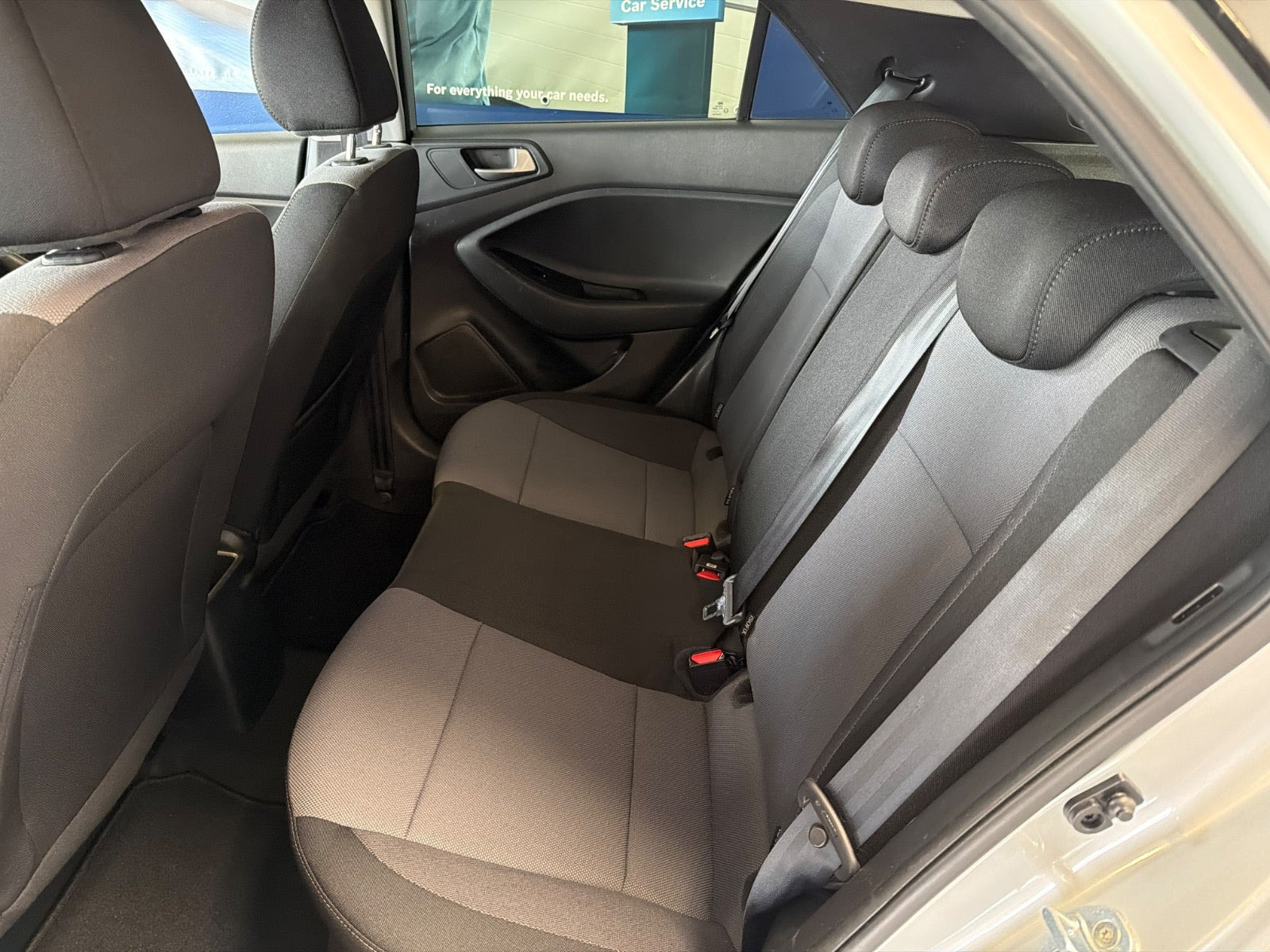 Sølv Hyundai i20 fra 2018