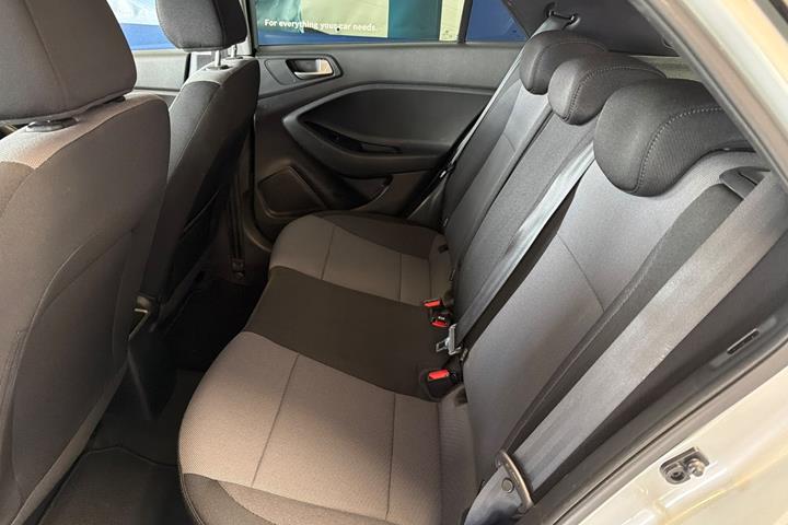 Sølv Hyundai i20 fra 2018