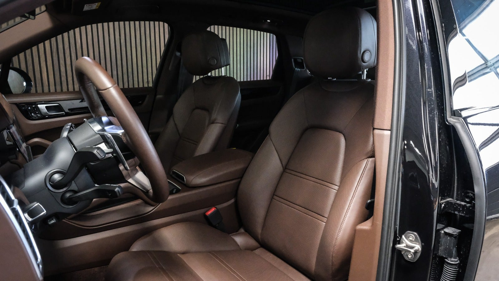 Sort Porsche Cayenne S fra 2019